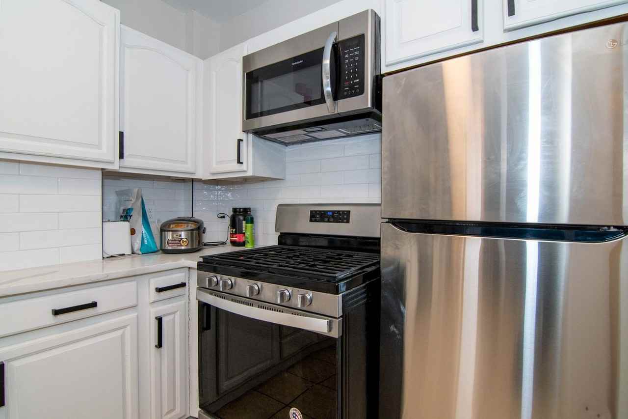 448 Park Dr - Photo 2 of 27