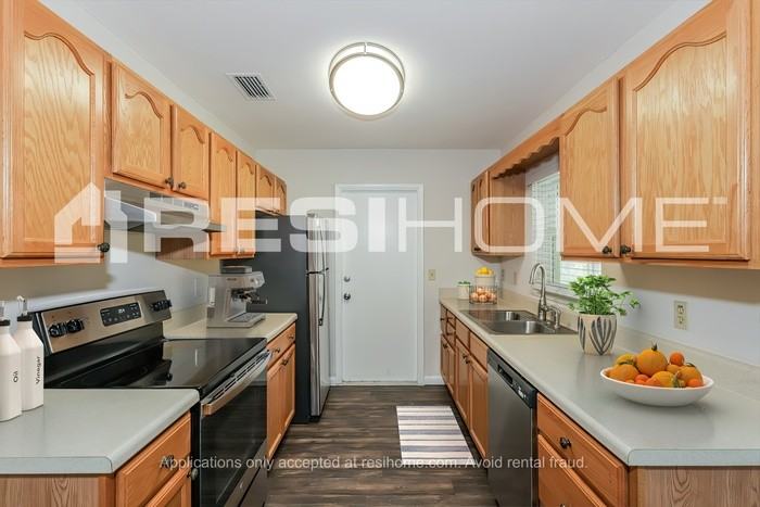 703 Valley Hill Dr - Photo 3 of 21