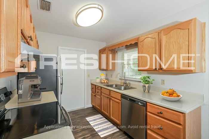 703 Valley Hill Dr - Photo 4 of 21