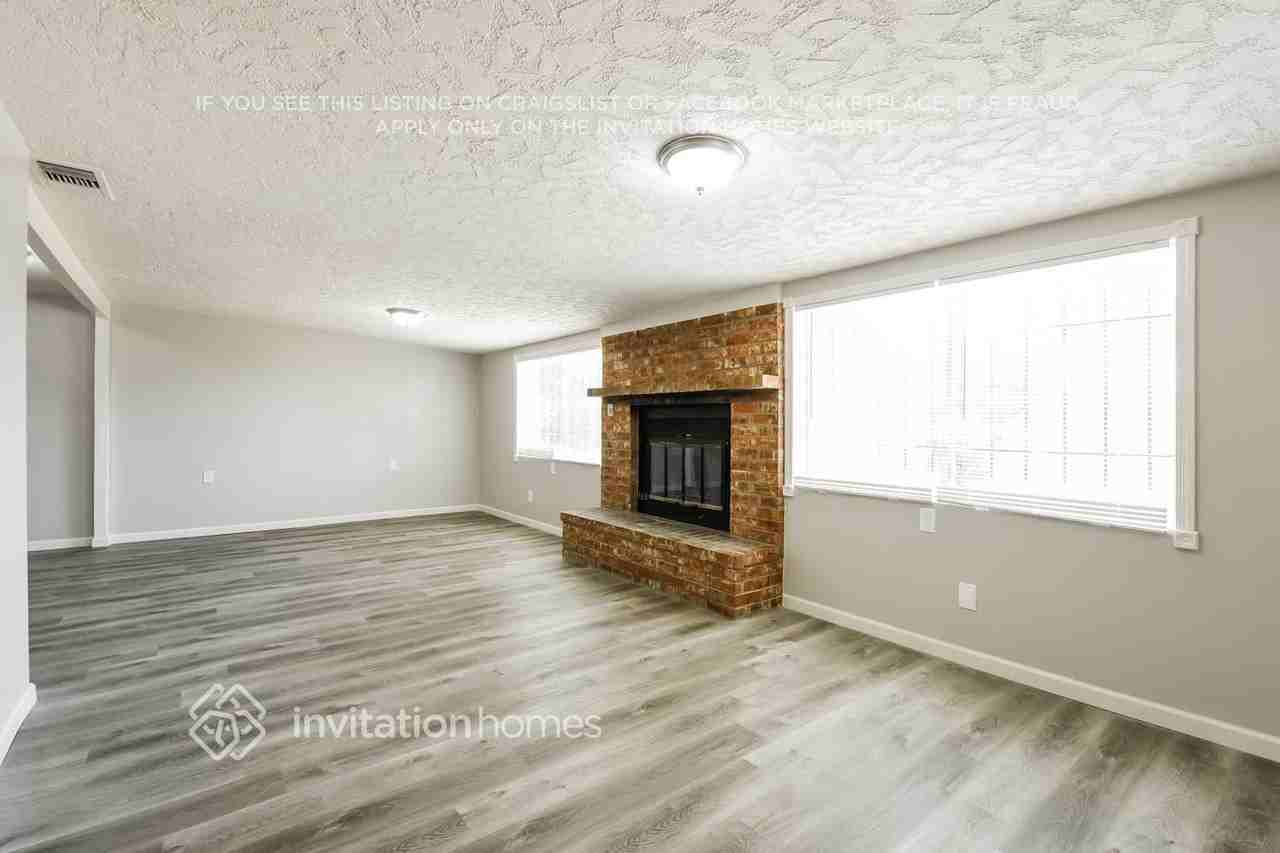 2239 West Shady Glen Avenue - Photo 3 of 16