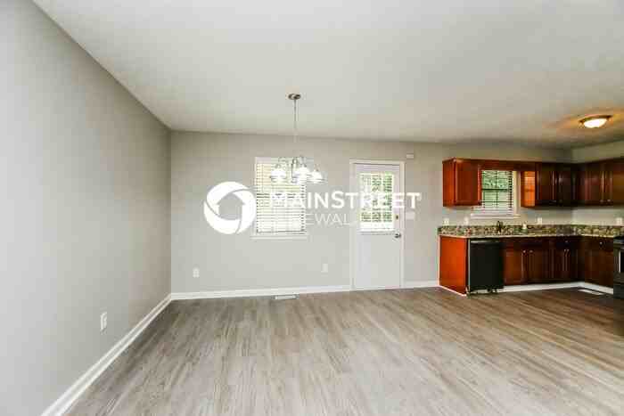 2212 Cedar Creek Ln - Photo 4 of 16