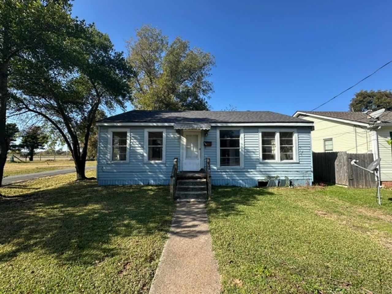 701 Whittington St - Photo 2 of 13