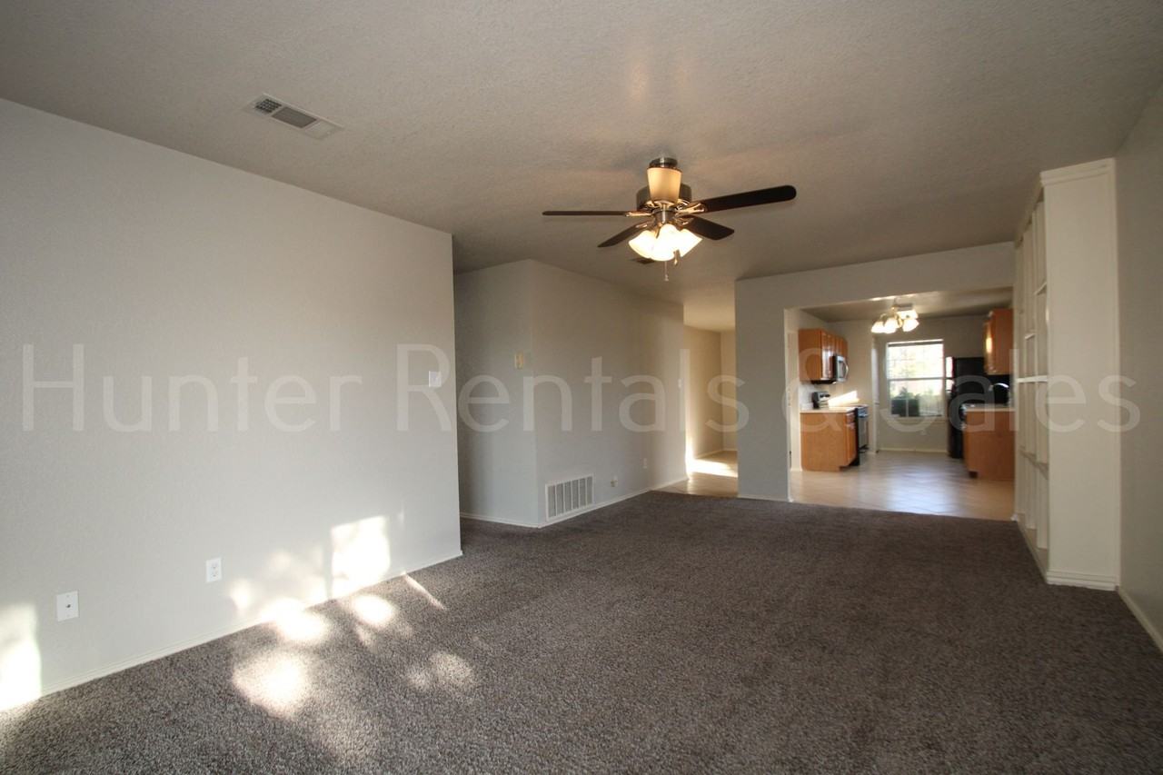 2720 Blackburn Dr - Photo 6 of 24