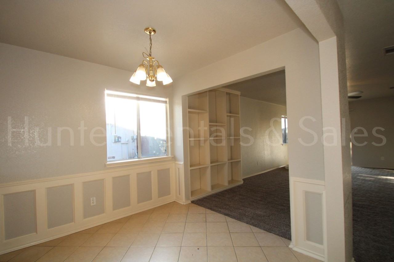 2720 Blackburn Dr - Photo 7 of 24