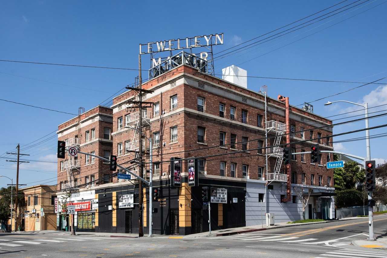 307 N Rampart Blvd - Photo 3 of 5