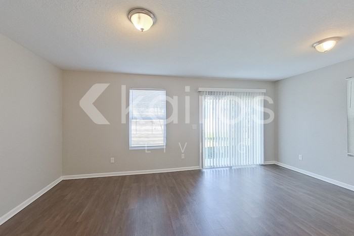 1305 Mull St - Photo 4 of 24