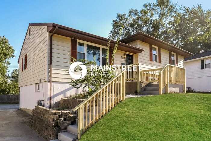 7718 Northeast 54th Street - Photo 2 of 18