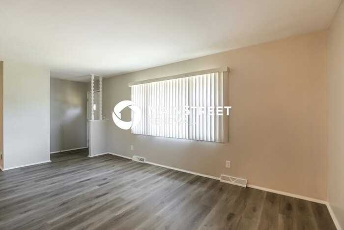 7718 Northeast 54th Street - Photo 4 of 18