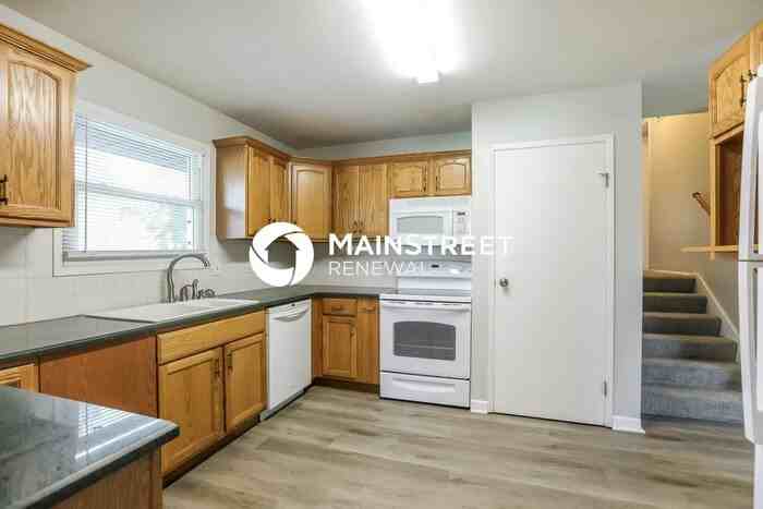 7718 Northeast 54th Street - Photo 5 of 18