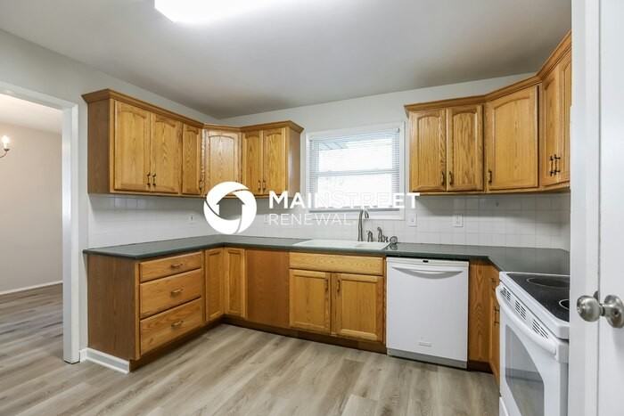 7718 Northeast 54th Street - Photo 6 of 18