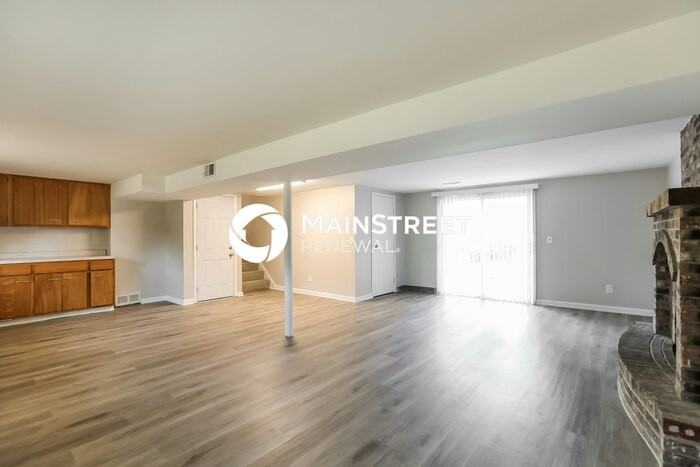 7718 Northeast 54th Street - Photo 7 of 18