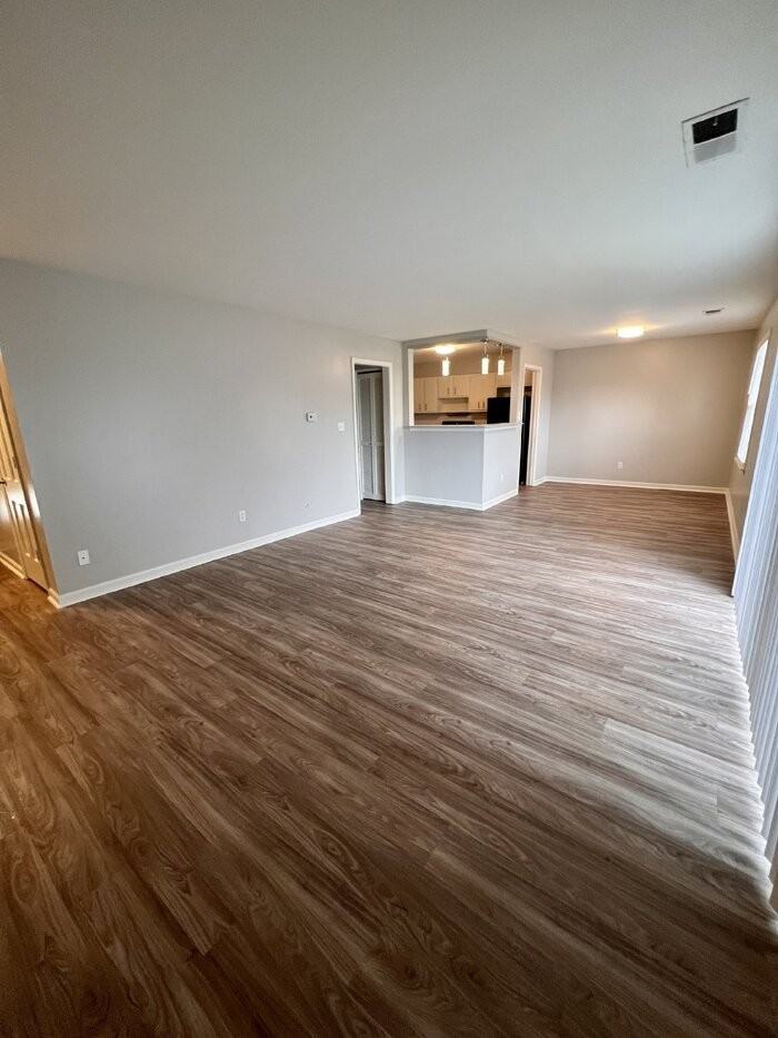 3039 East 47th Street #F - Photo 6 of 12