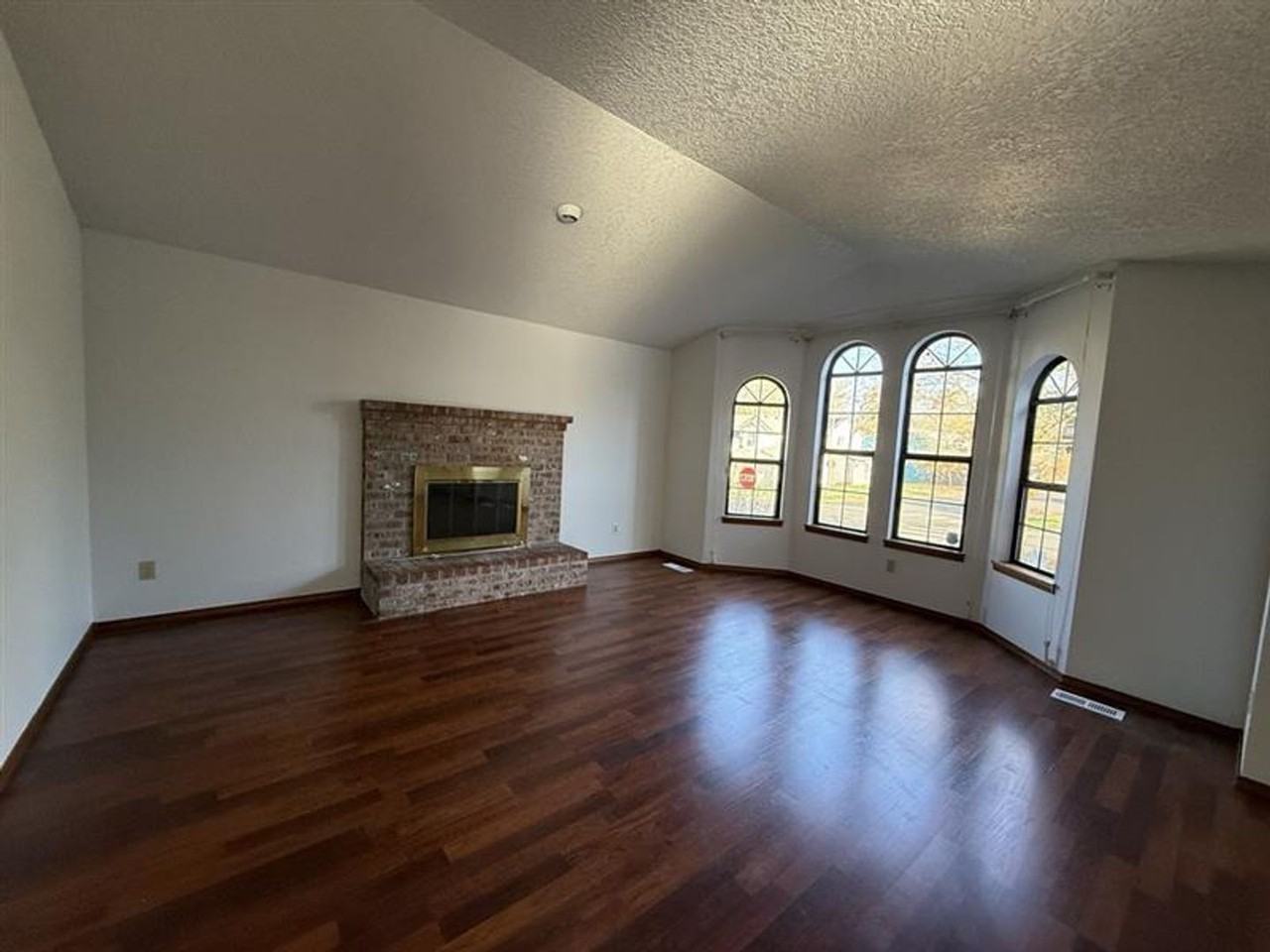 1943 Se 73rd Ave - Photo 2 of 16