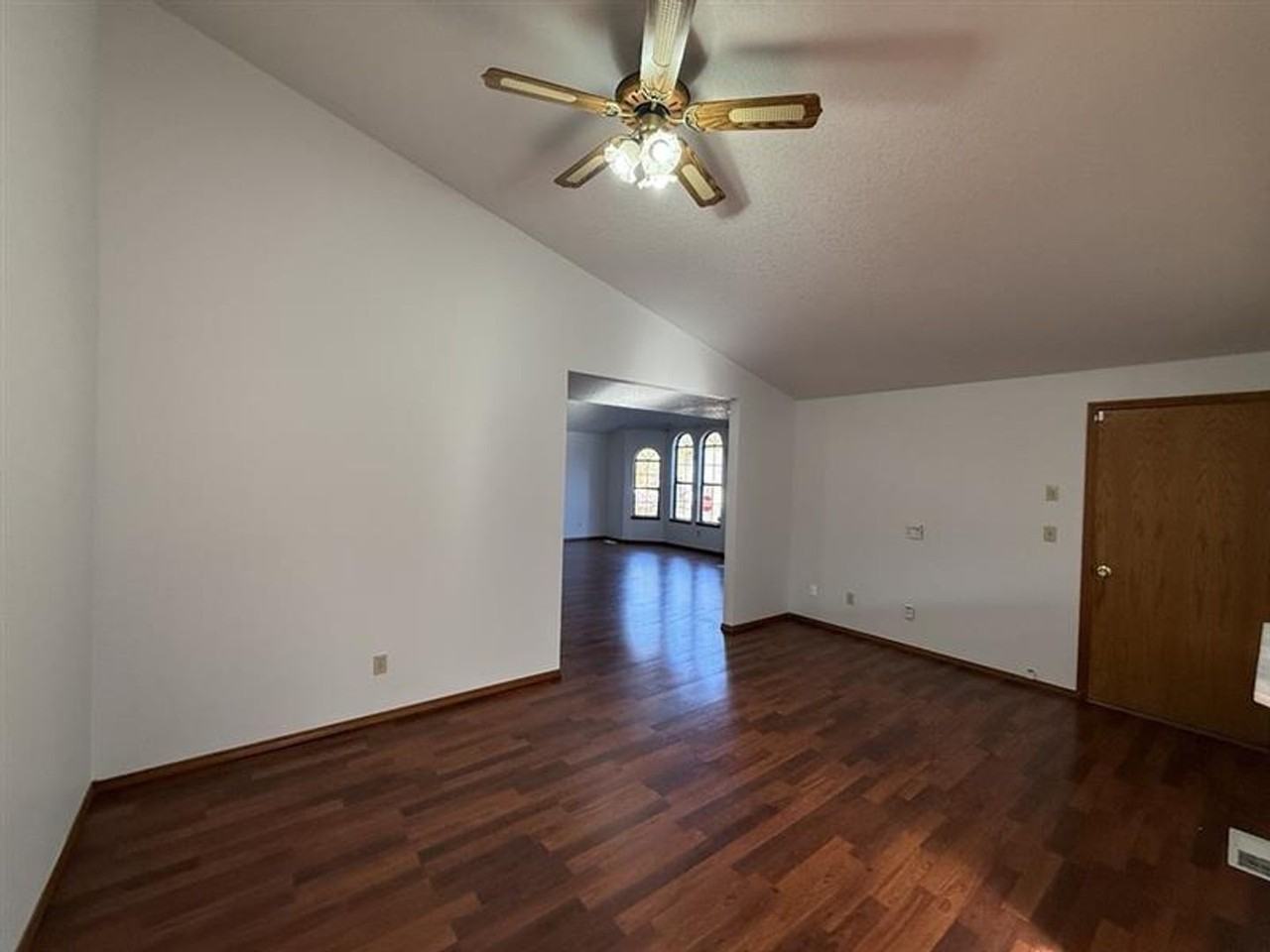 1943 Se 73rd Ave - Photo 3 of 16