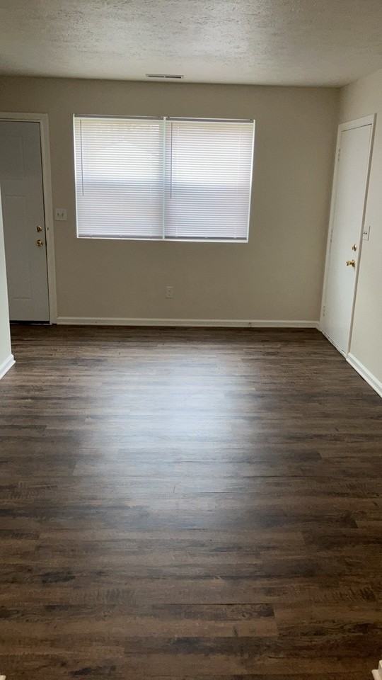 4502 Elliot Ave - Photo 7 of 34