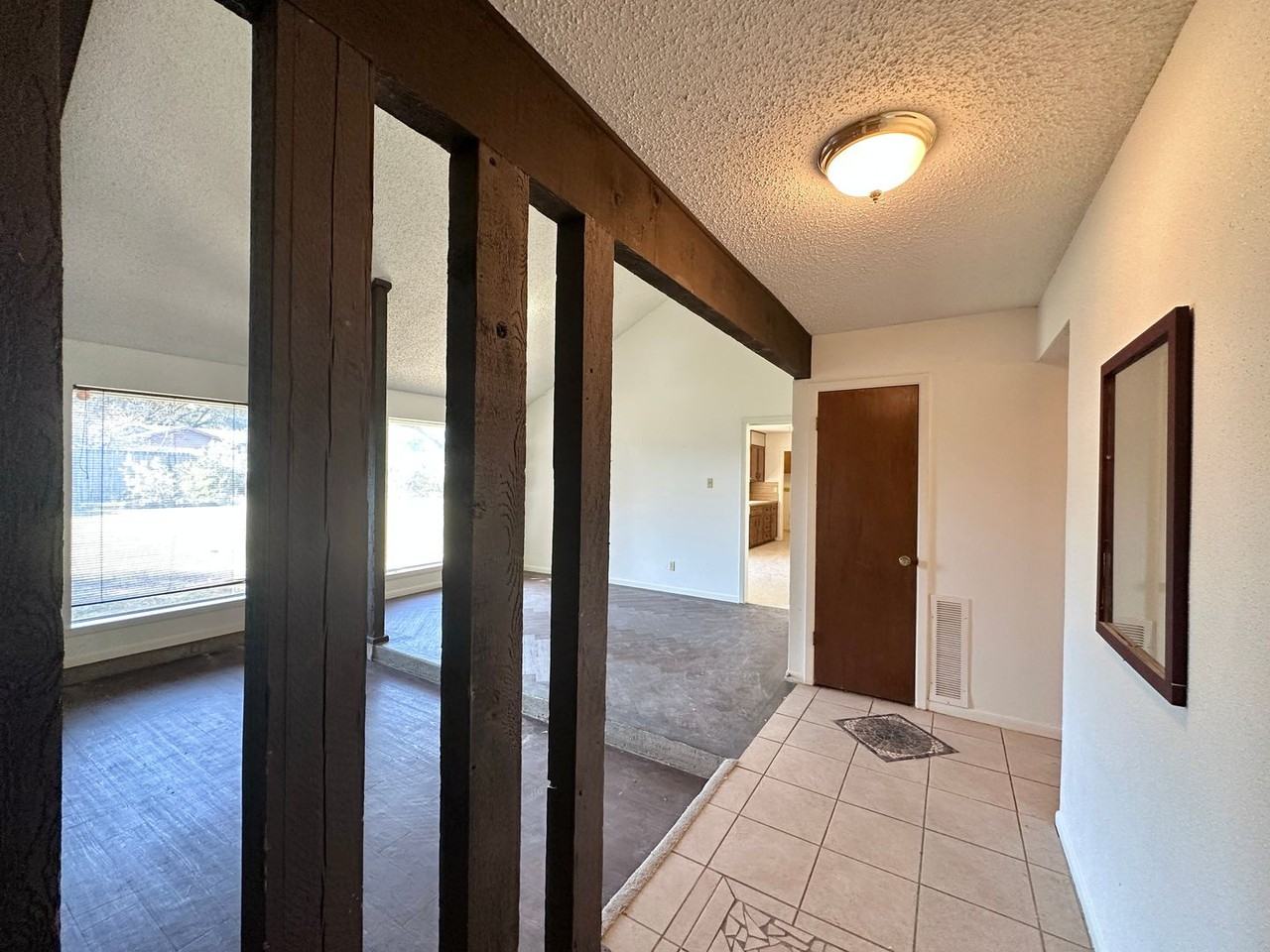 216 West Cardinal Lane - Photo 4 of 36