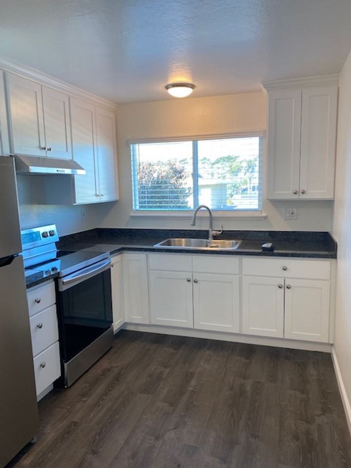 Welcome to The Oaks! - Photo 5 of 14