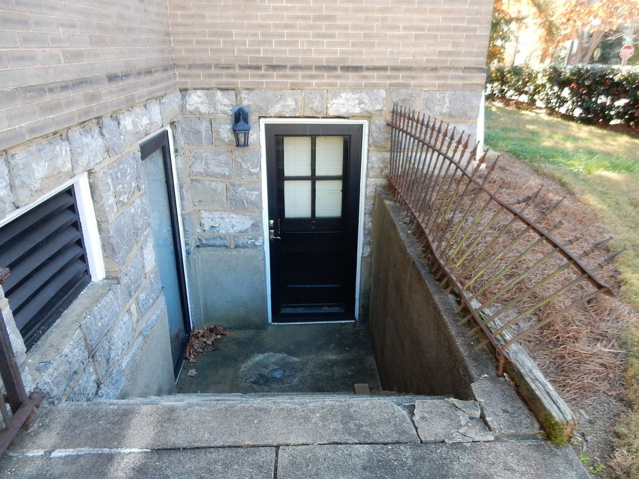 441 Highland Ave Sw - Photo 2 of 22