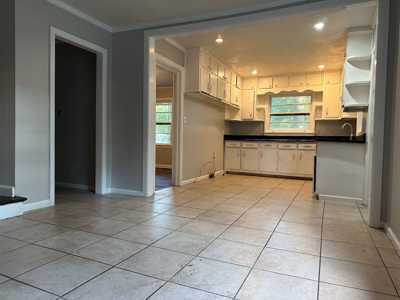 498 North Ave - Photo 3 of 31