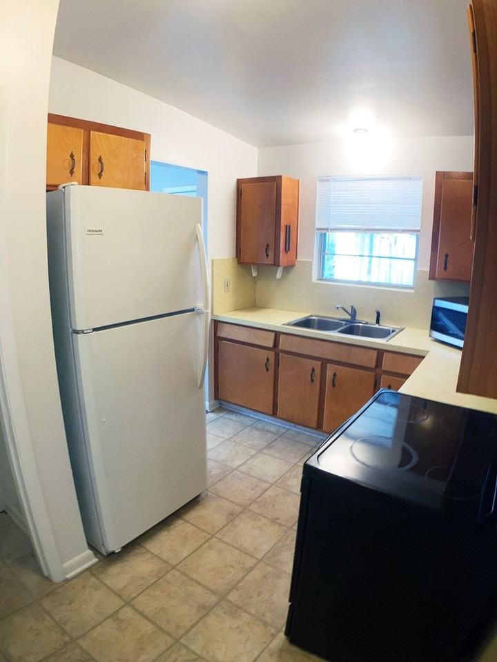 1133 Le Brun Dr - Photo 6 of 25