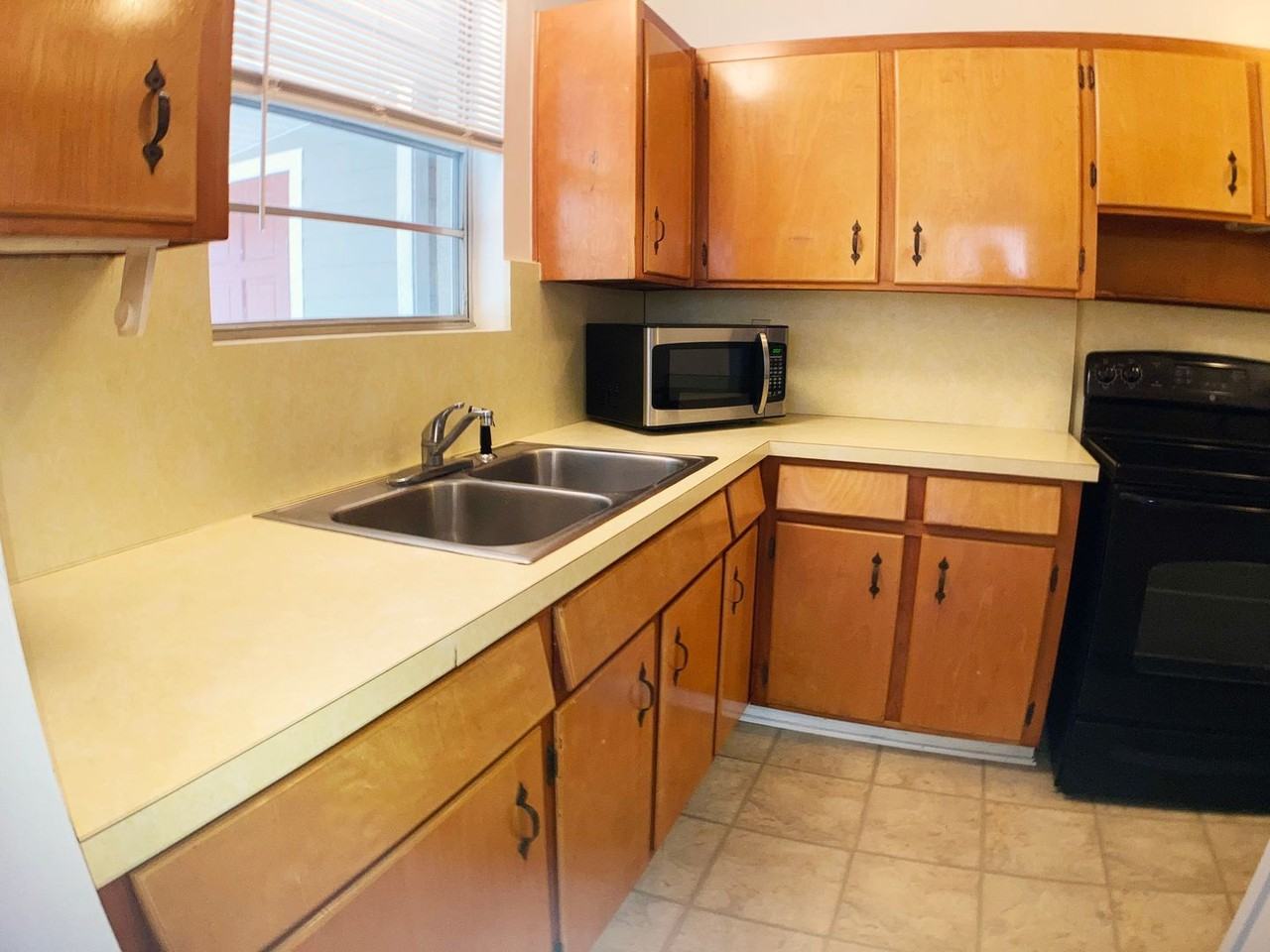 1133 Le Brun Dr - Photo 7 of 25