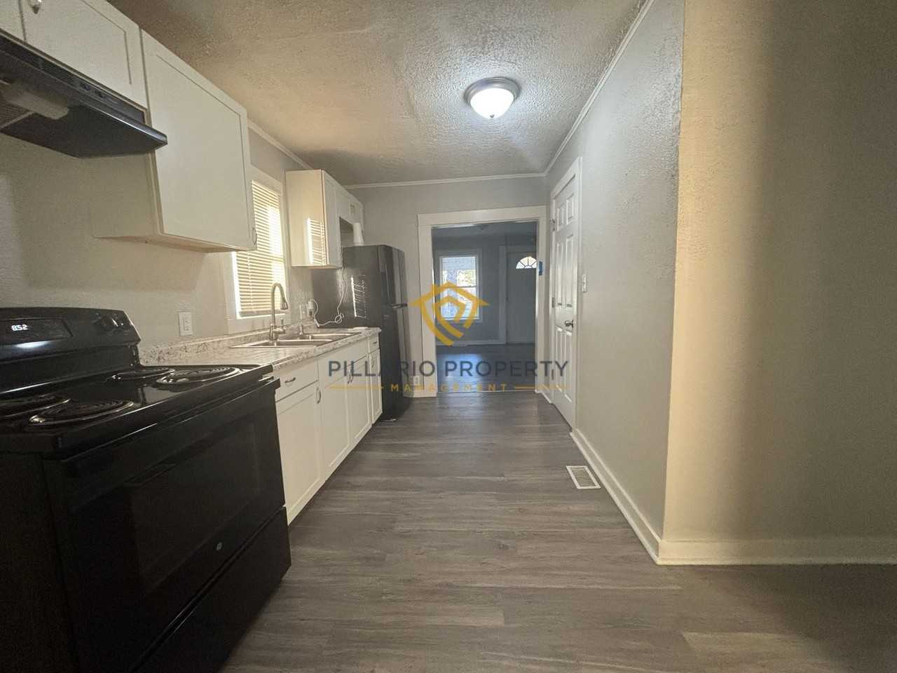 555 S Harris Ave - Photo 7 of 11