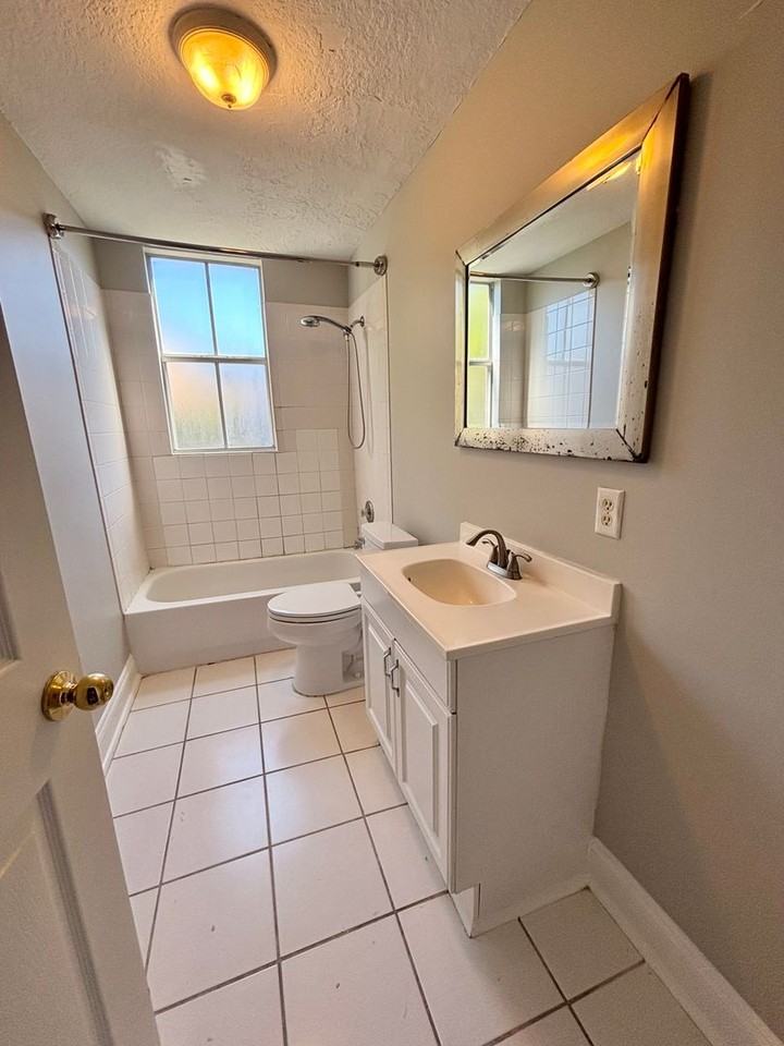 311 West 6th Street - Photo 5 of 10