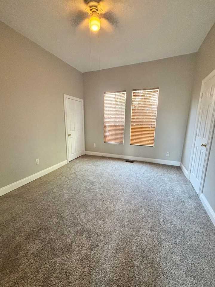 311 West 6th Street - Photo 7 of 10