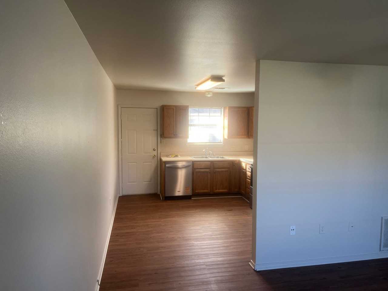 350 350 South Davis A-B #B - Photo 3 of 9