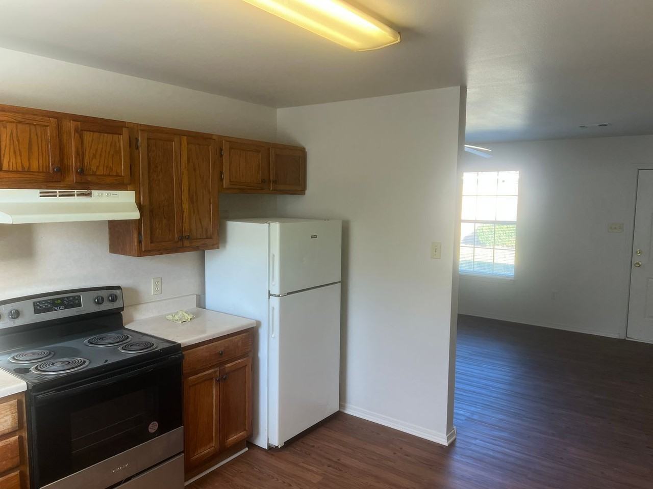 350 350 South Davis A-B #B - Photo 5 of 9