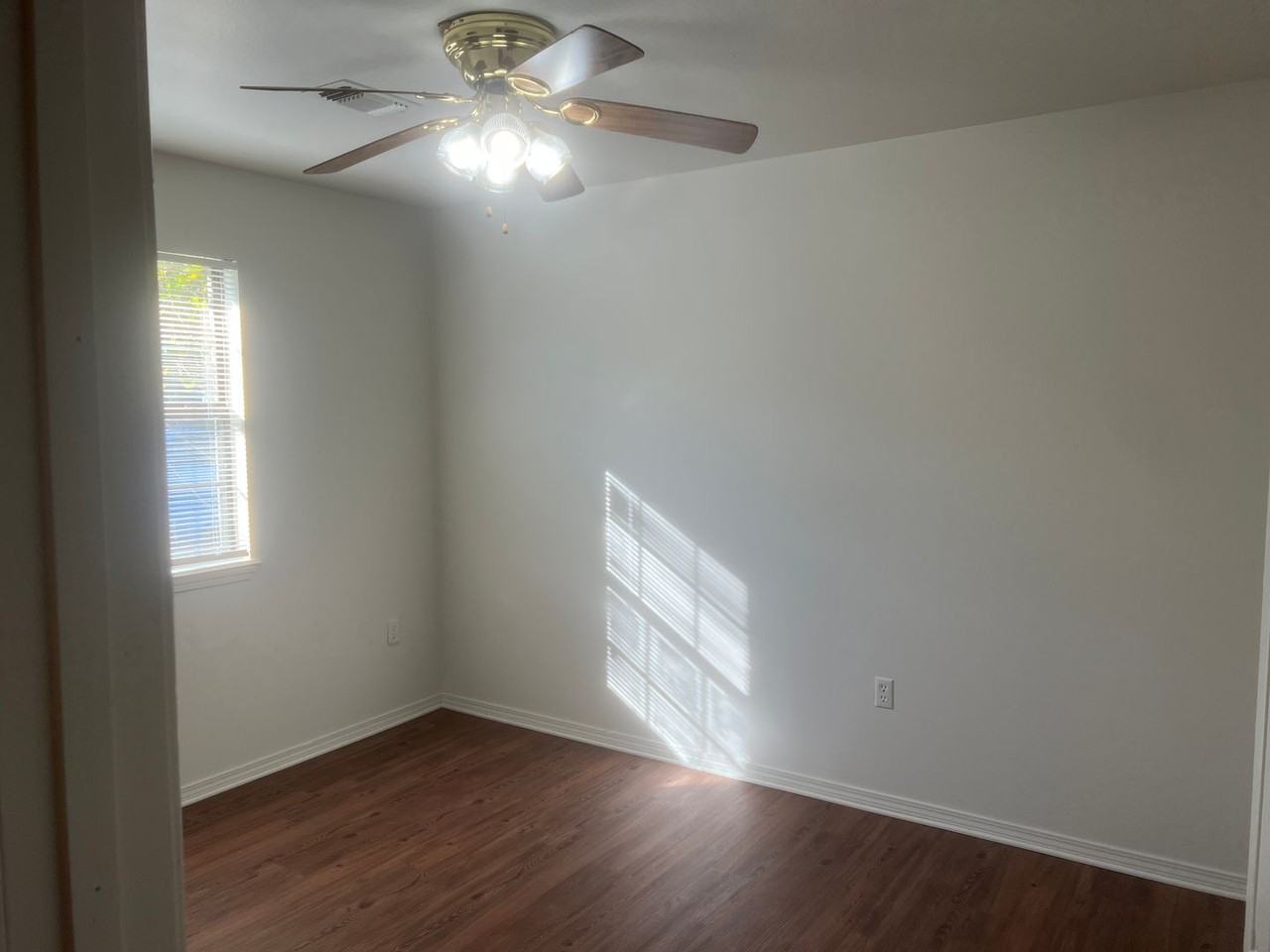 350 350 South Davis A-B #B - Photo 7 of 9