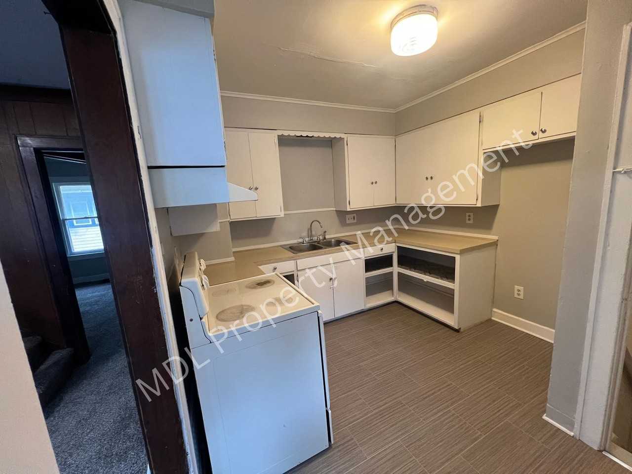 1506 Barnard Street - Photo 2 of 12