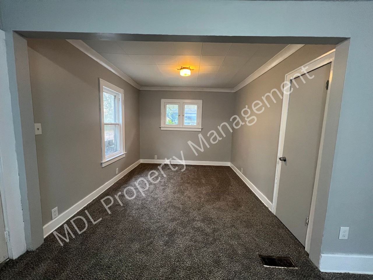 1506 Barnard Street - Photo 3 of 12