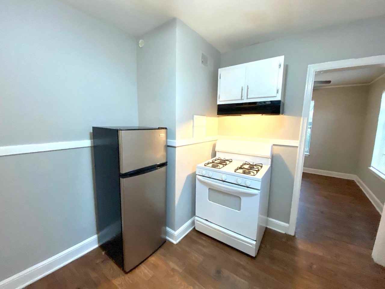 1032 N Evergreen St - Photo 3 of 12