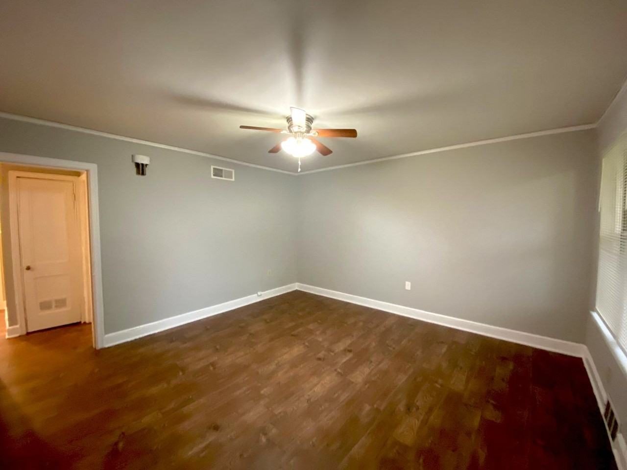 1032 N Evergreen St - Photo 4 of 12