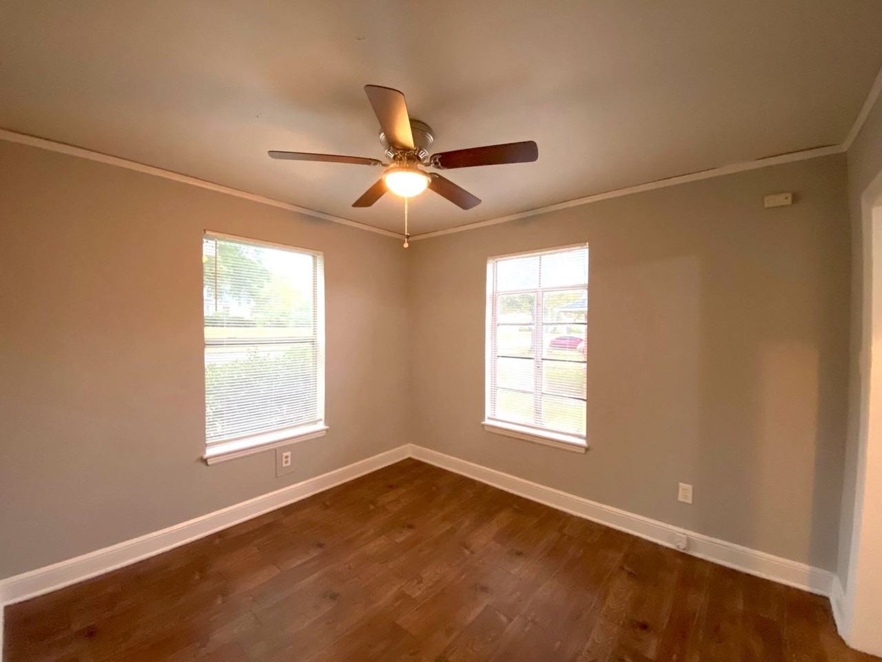 1032 N Evergreen St - Photo 5 of 12