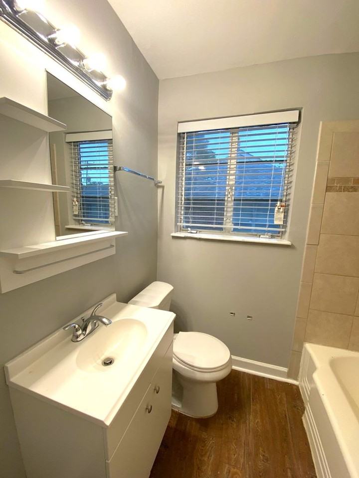 1032 N Evergreen St - Photo 7 of 12