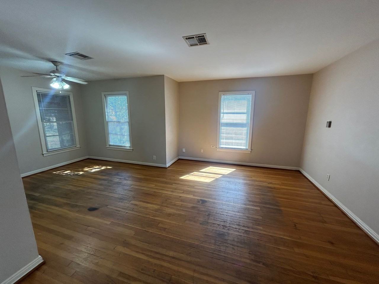 2728 Speight Ave - Photo 2 of 12