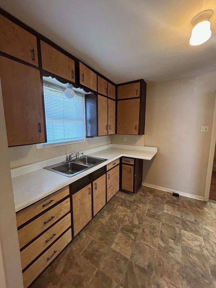 2728 Speight Ave - Photo 3 of 12