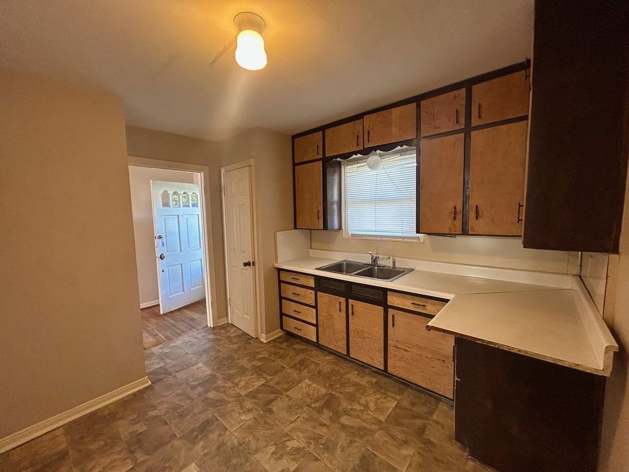 2728 Speight Ave - Photo 4 of 12