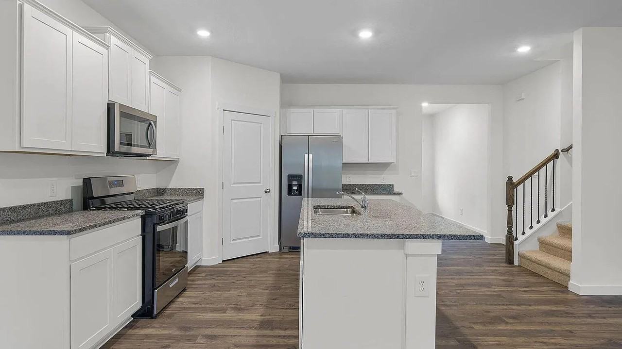 3111 Highline Dr - Photo 4 of 17