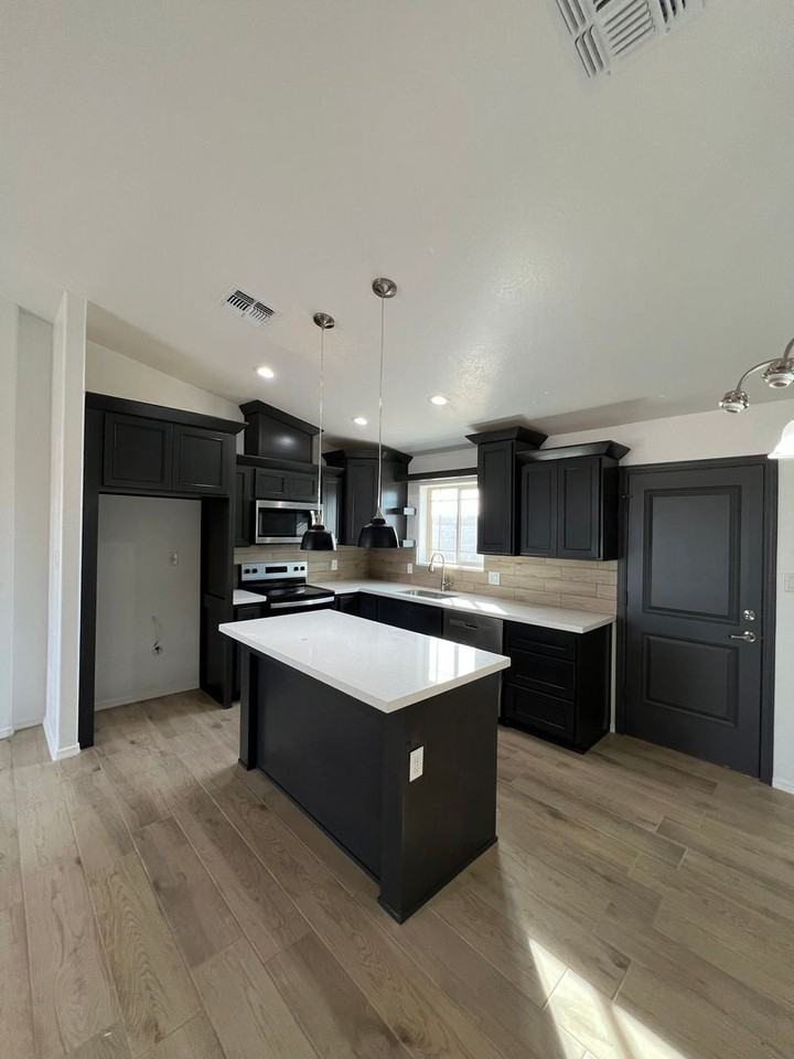 10673 E 46th Ln - Photo 7 of 23