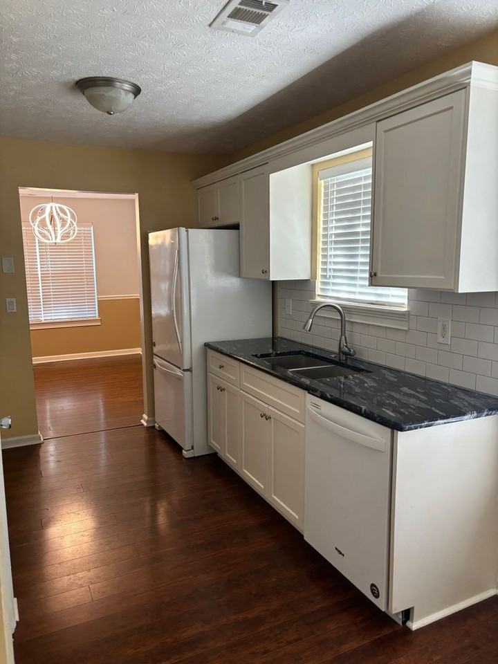 318 Frick Ln - Photo 2 of 12