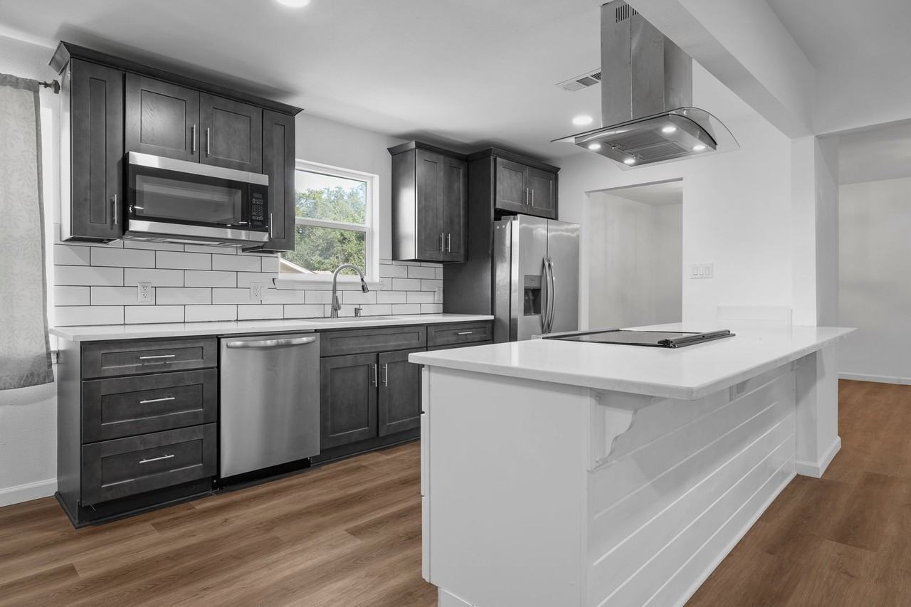 1132 Western Oaks Dr - Photo 6 of 34