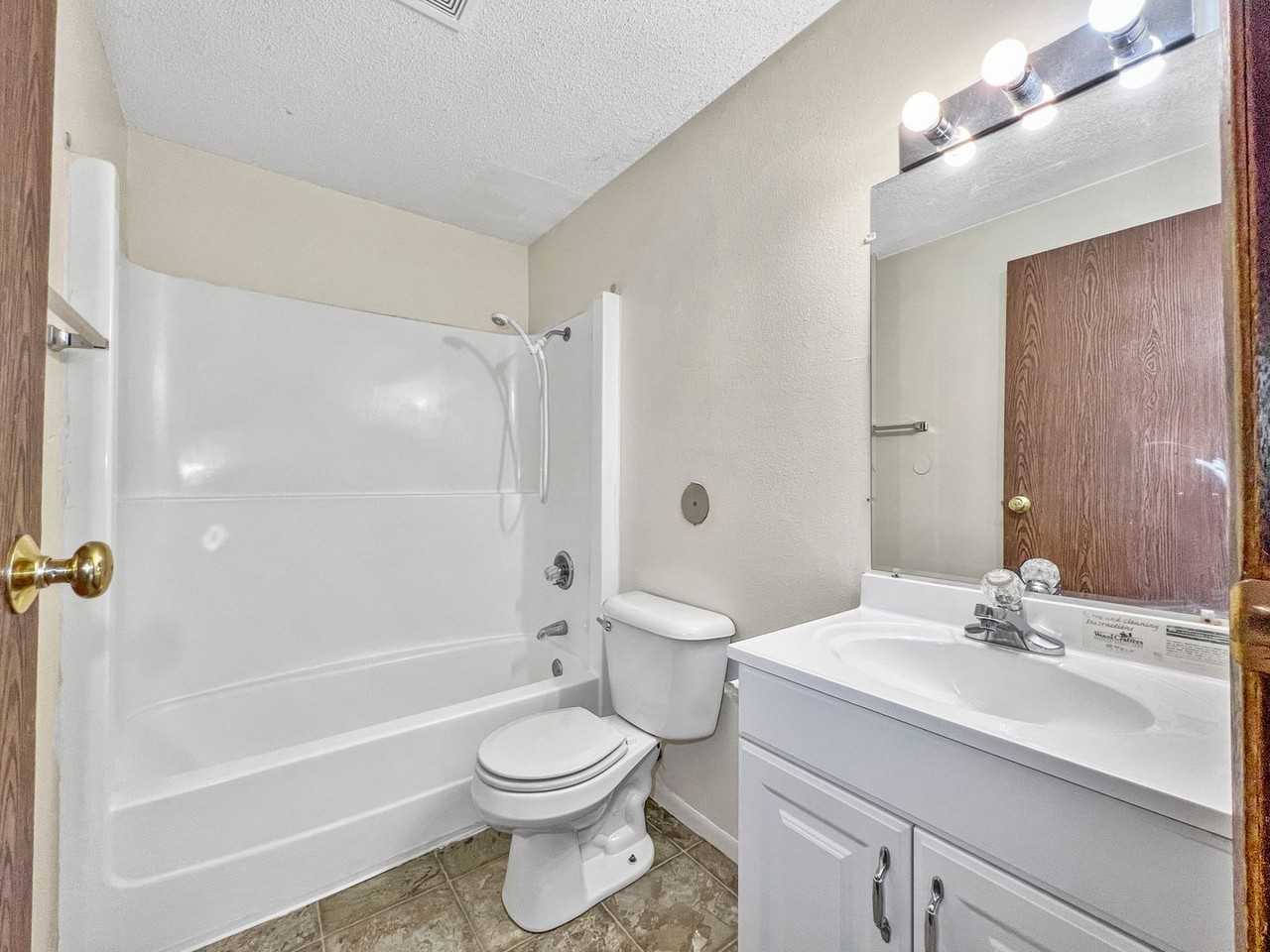 4409 Ontario - Photo 7 of 12