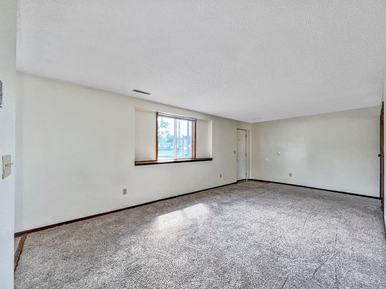 4415 Ontario - Photo 4 of 13