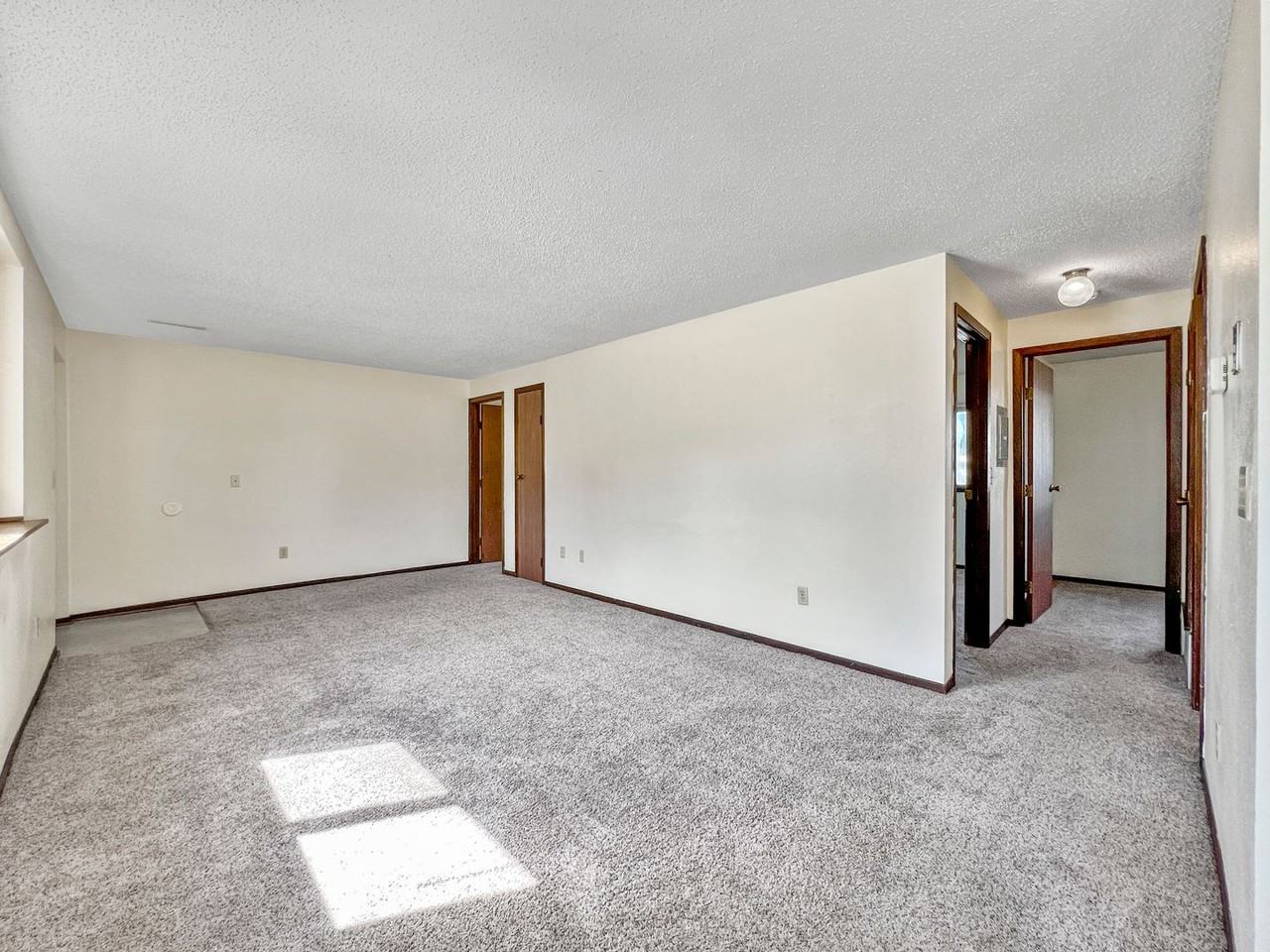 4415 Ontario - Photo 5 of 13