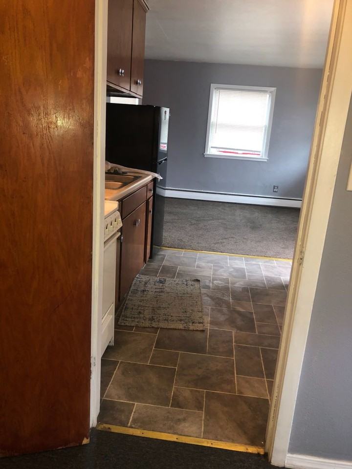 654 Stryker Ave - Photo 4 of 8