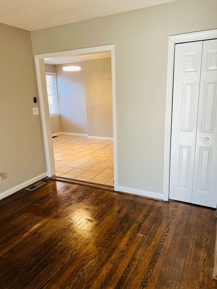 3701 Tipperary Pl - Photo 2 of 15