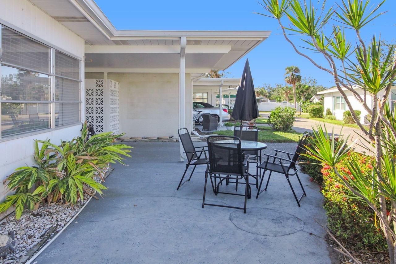 109 109 E Field Ave - Beach Manor Villas - Photo 3 of 16